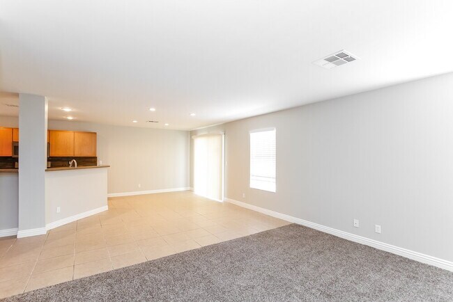 Foto del edificio - 733 Red Bark Ln