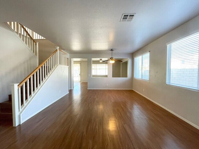 Building Photo - Beautiful 2 story 3 car garage single fami...