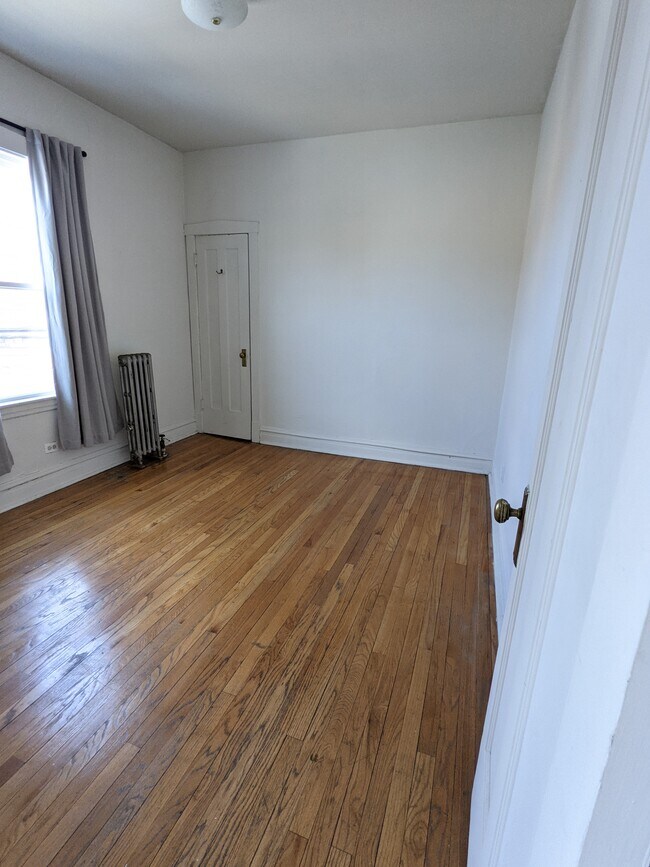 Building Photo - 6815 N Overhill Ave