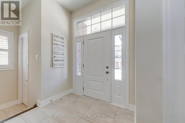 Photo du bâtiment - 3263 Donald Mackay St