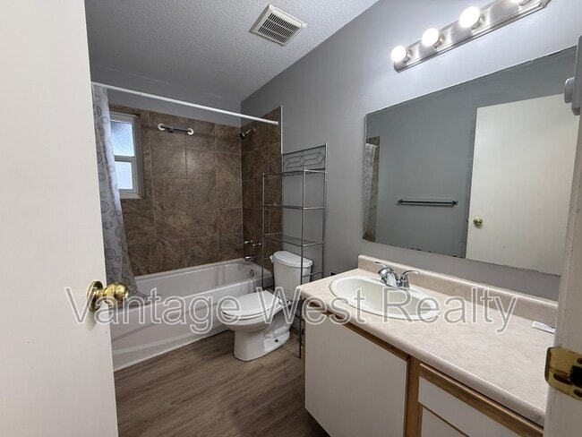 Photo du bâtiment - 255-255 Nickel Rd