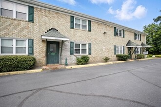 Building Photo - 905 Leisure Square