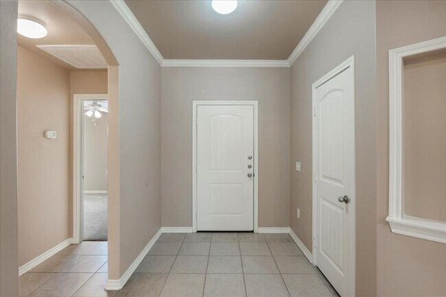 Building Photo - 4013 Stonebridge Dr