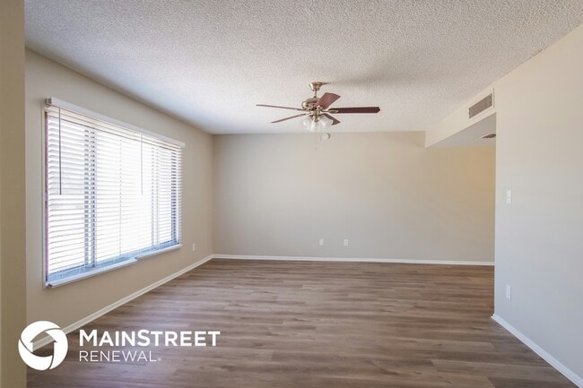 Building Photo - 15202 N 38th Ave