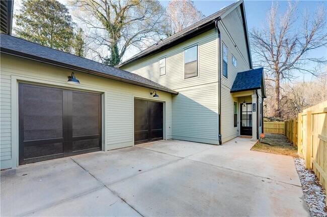 Building Photo - 1239 Plaza Ave SW
