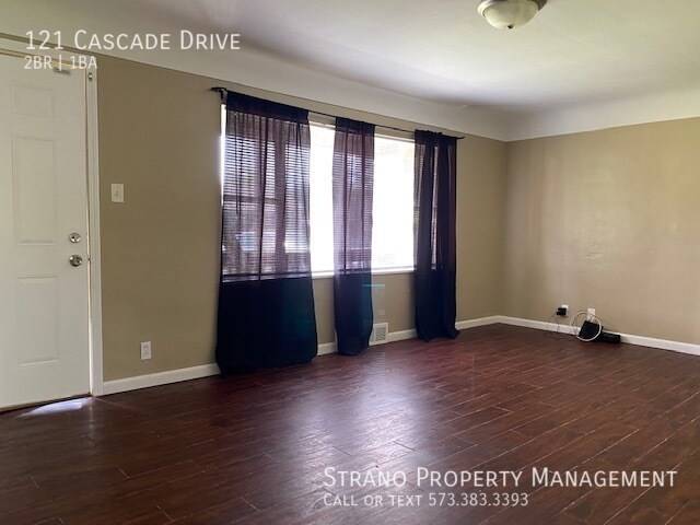 Building Photo - 121 Cascade Dr