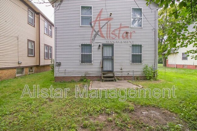 Building Photo - 911 E 130th St