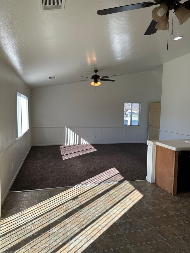 Building Photo - 3 Bed 2 Bath - Move In Special