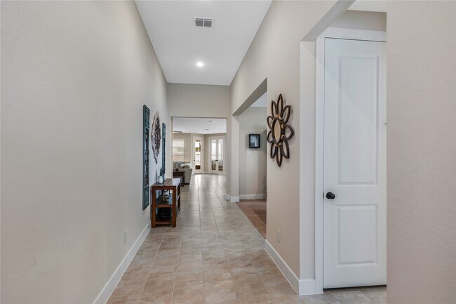 Foto del edificio - 9211 Lowell Cliff Dr