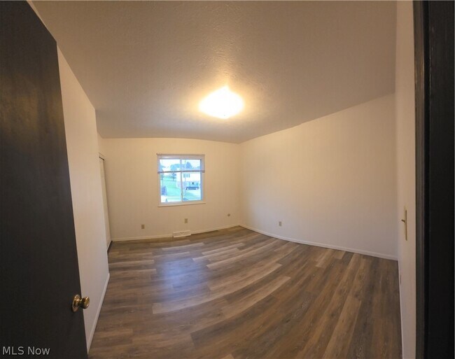 Building Photo - 240 Lilac Pl