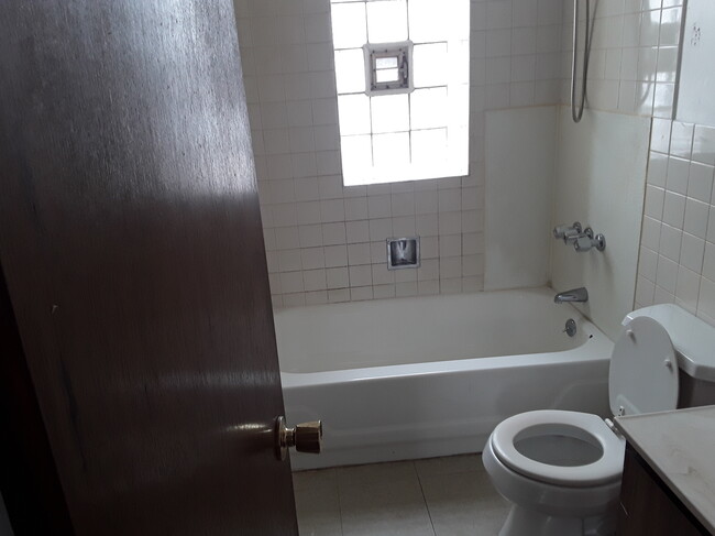 Bathroom - 3111 Morganford Rd