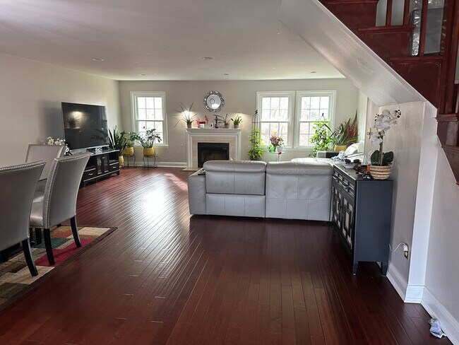 Foto del edificio - 4506 Stonehedge Rd