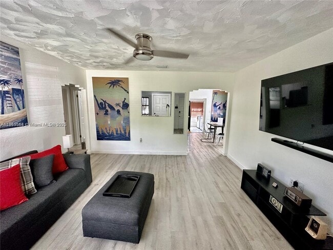 Foto del edificio - 832 NW 76th St
