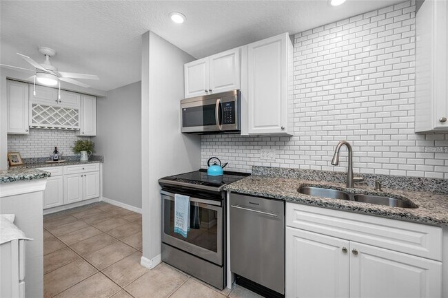 Foto del edificio - 3295 Fox Chase Cir
