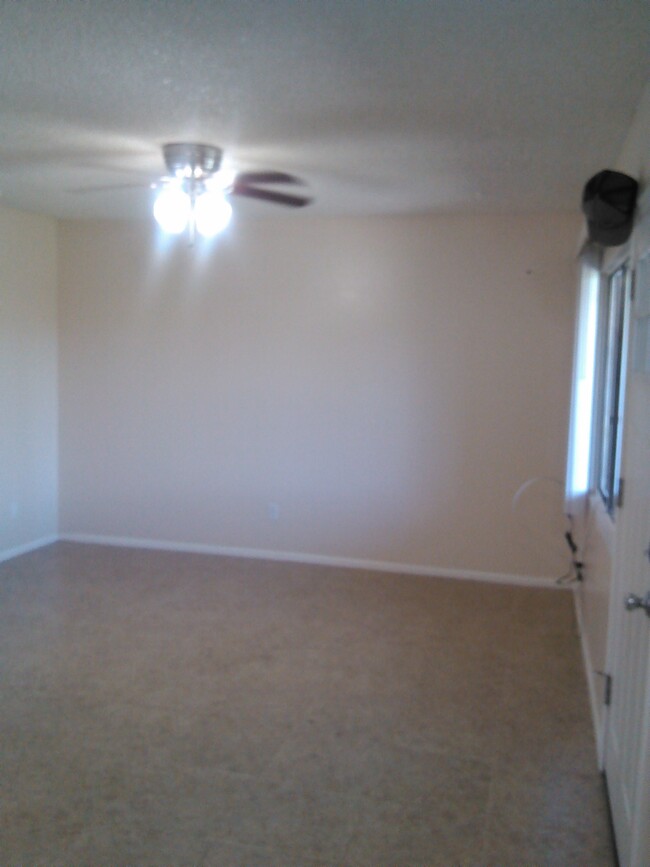 Living Room - 1622 E Campbell Ave