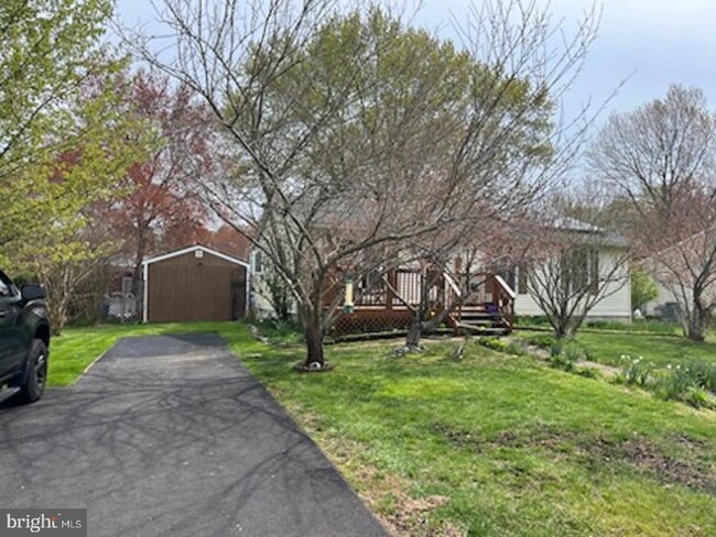 Building Photo - 5913 Vine Dr