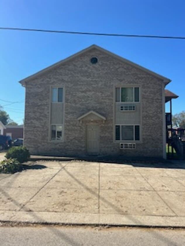Primary Photo - 6223 East Dr