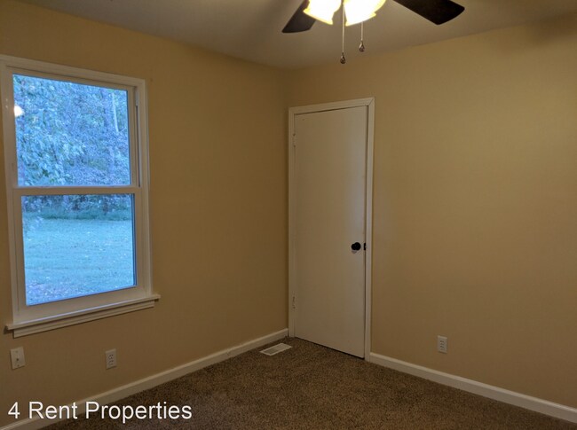 Building Photo - 3 br, 1 bath House - 1040 BRITTON SPRINGS RD