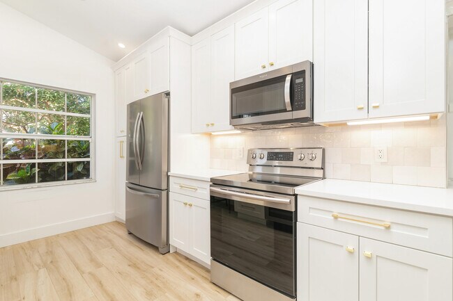 Building Photo - 15 Commodore Pl