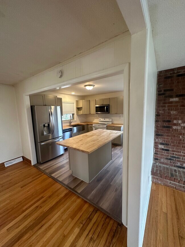 Foto del edificio - 6512 Springfield Dr