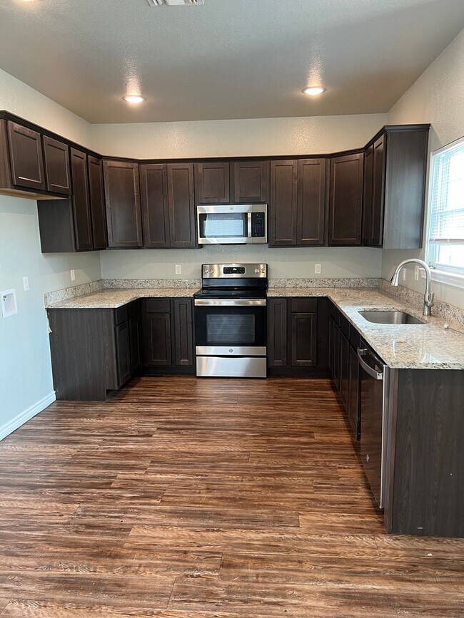 Building Photo - 113 Village N