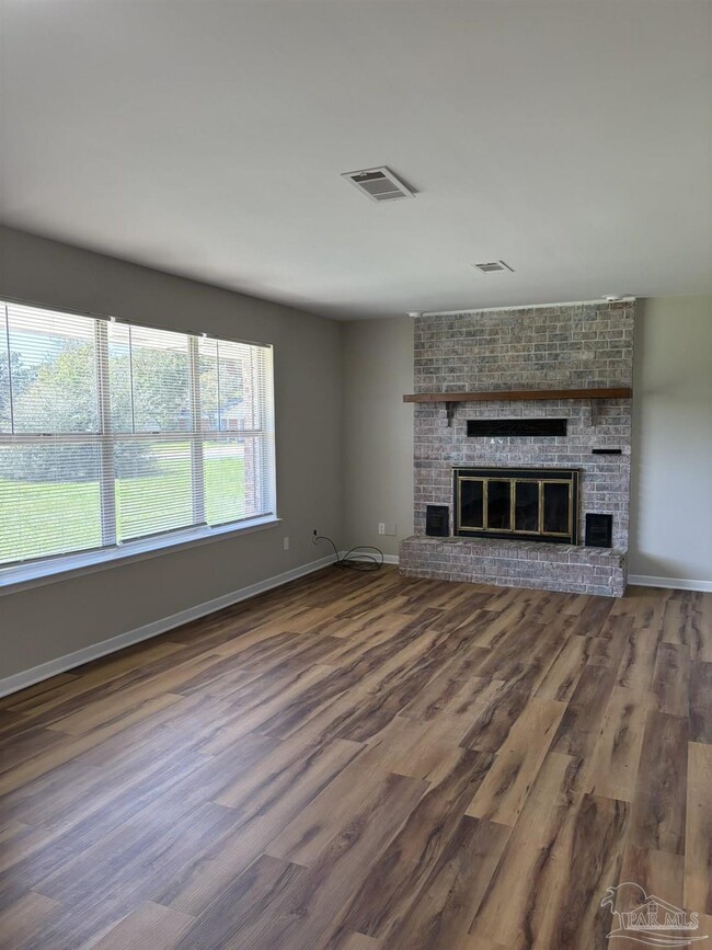 Building Photo - 1824 Iris Ln