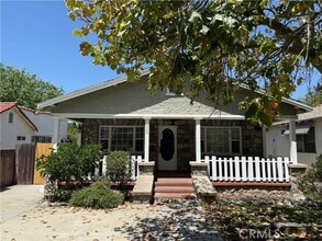 Building Photo - 609 N Vermont Ave