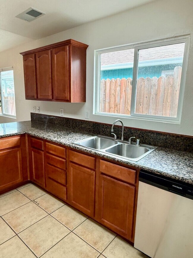 Foto del edificio - Beautiful 3 bedroom 2 bath house!