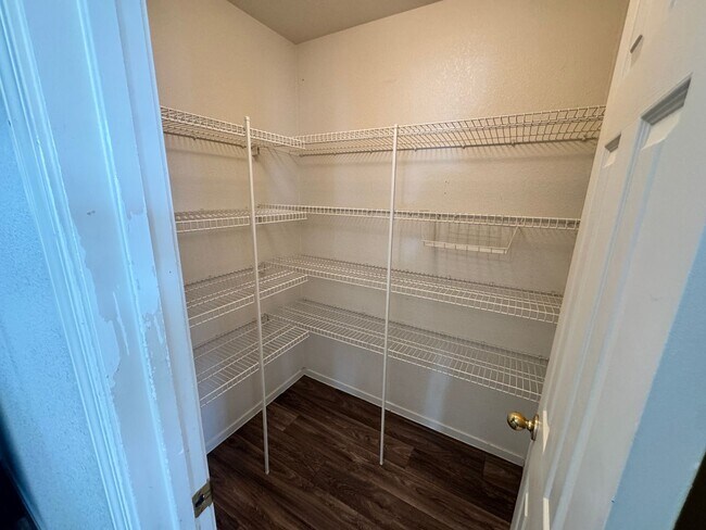 Foto del edificio - 9480 Canyon Meadows Dr