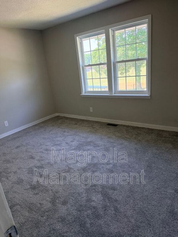 Building Photo - 226 Oak St