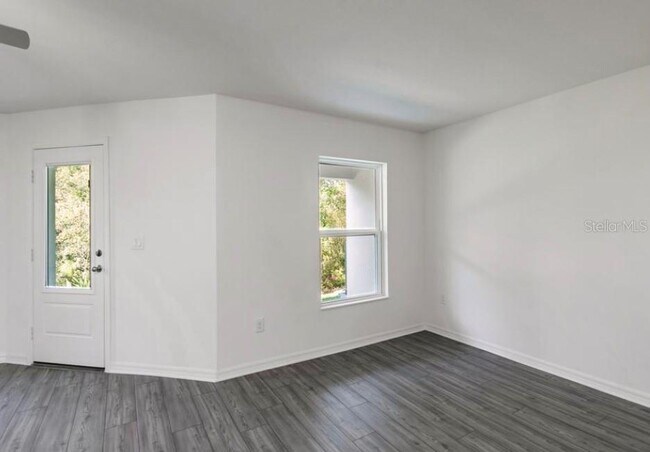 Building Photo - 667 Bay Leaf Dr