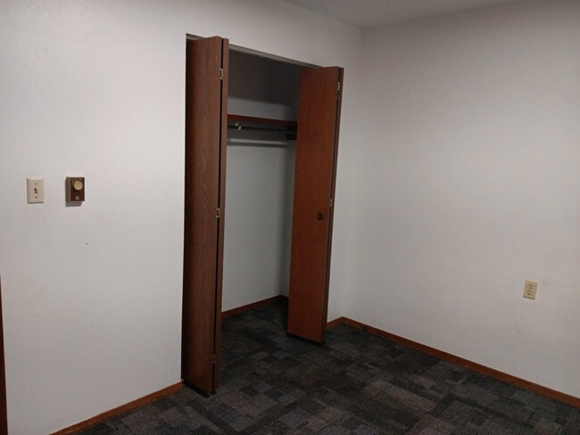 Building Photo - 1204 S Ave