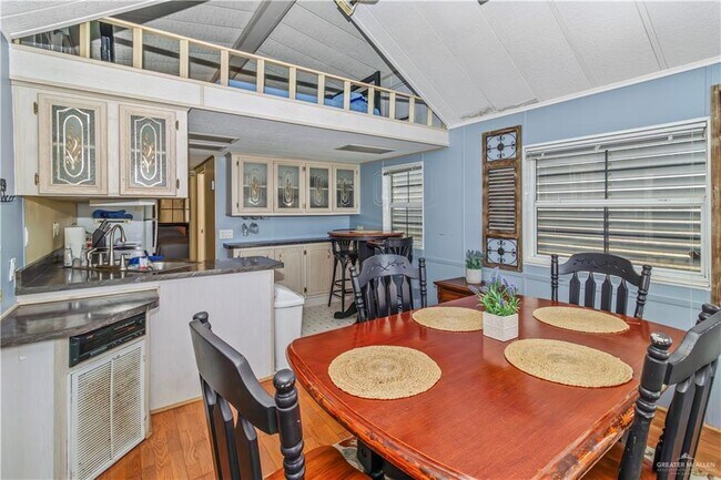 Foto del edificio - 18 Turner Rd