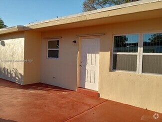 Building Photo - 2435 Plunkett St