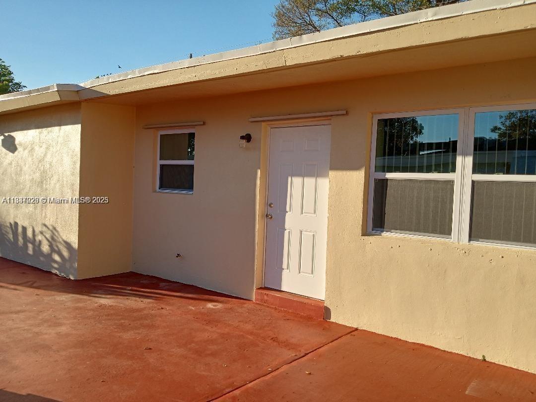 Primary Photo - 2435 Plunkett St