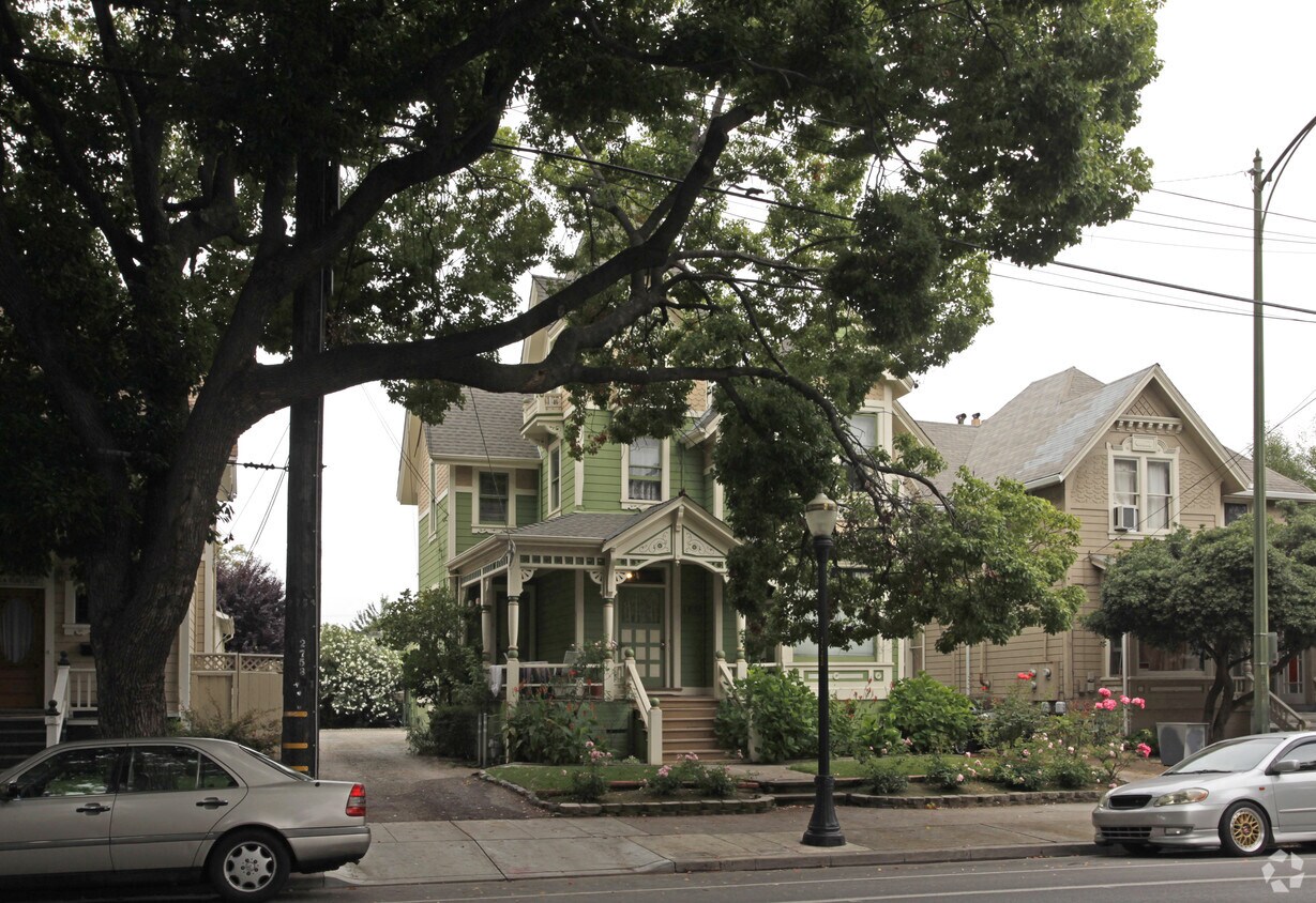 Building Photo - 467 N 3rd St