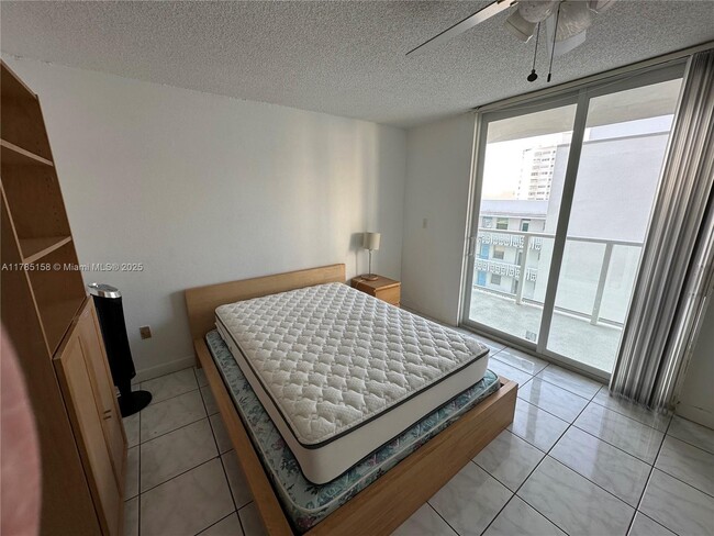 Foto del edificio - 1750 James Ave