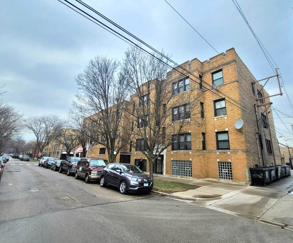 Primary Photo - 3150 W Sunnyside Ave