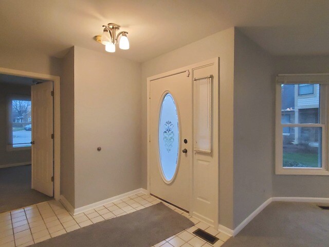 Building Photo - 325 Satinwood Ct S