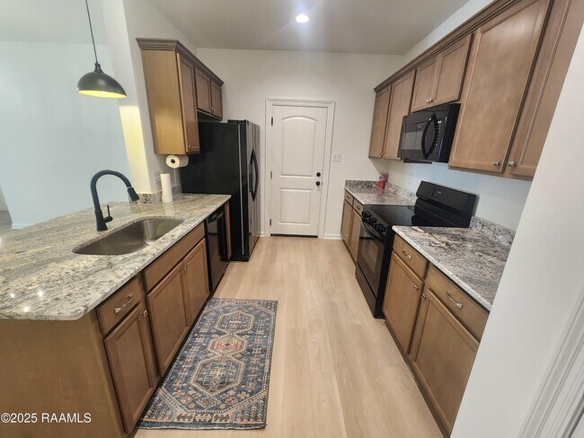 Building Photo - 208 Stockbridge Ln