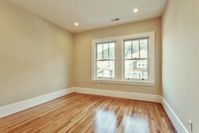 Building Photo - 1505 7th Ave