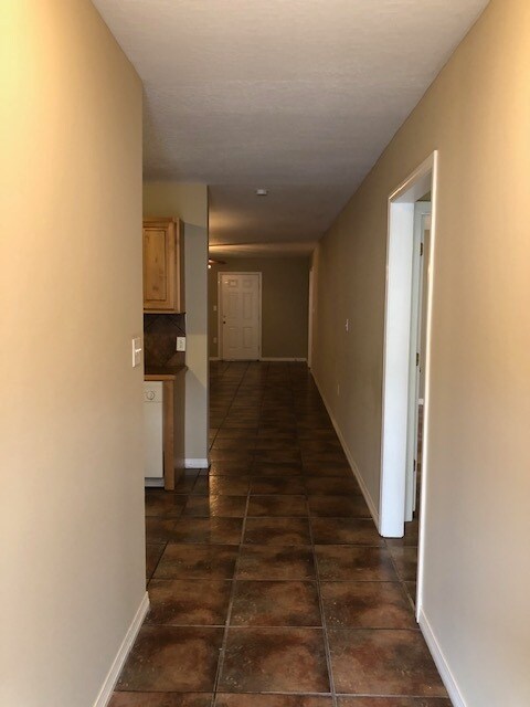 Building Photo - 19 Hidden Pointe Dr