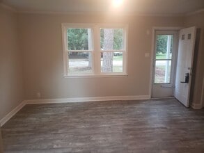 Building Photo - 1 Country Squire Ct