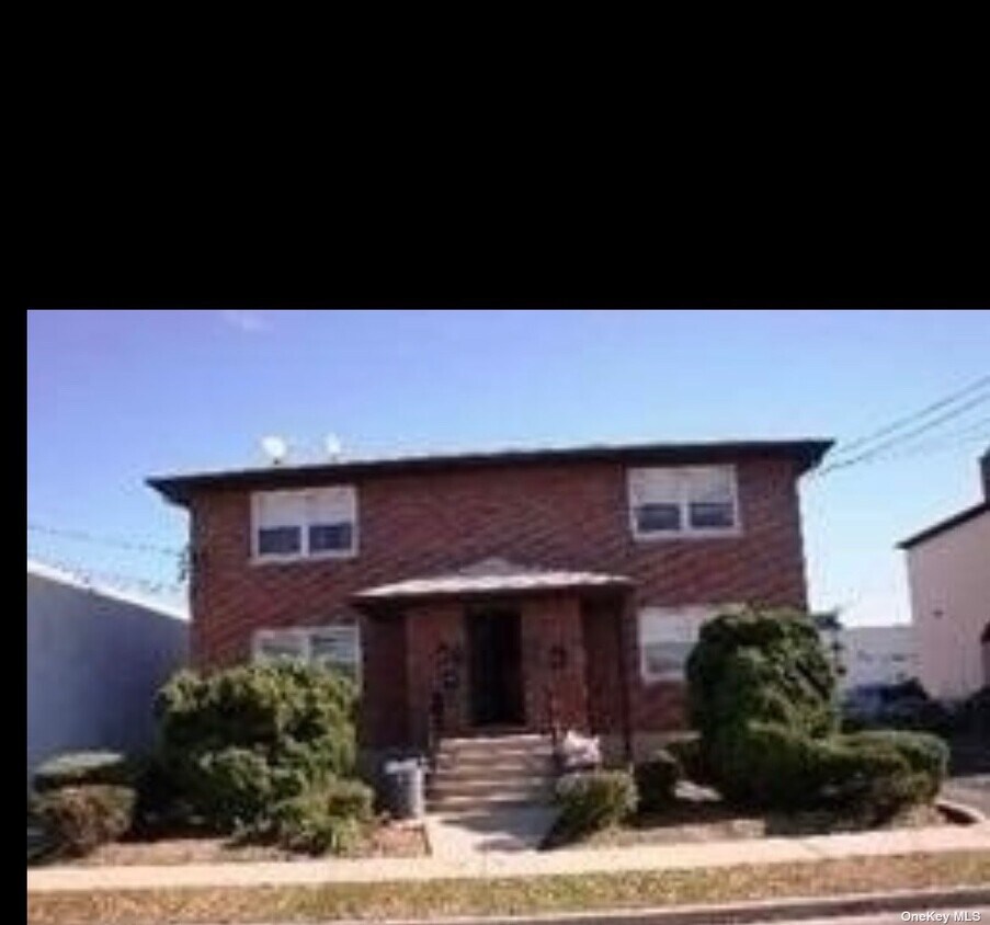 45 Benedict Ave Unit 4, Valley Stream, NY 11580 Room for Rent in