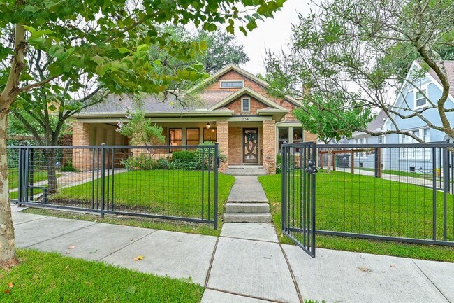 Building Photo - 1134 Weaver Ave