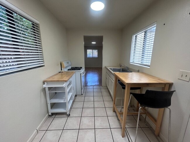 Building Photo - 2737- 9 El Camino Real/ 2760 Blenheim