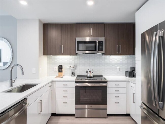 Building Photo - 4836 Rugby Ave