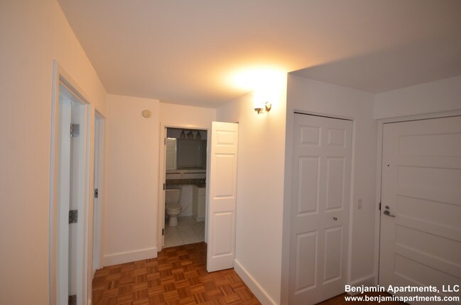 Building Photo - 28 Exeter St