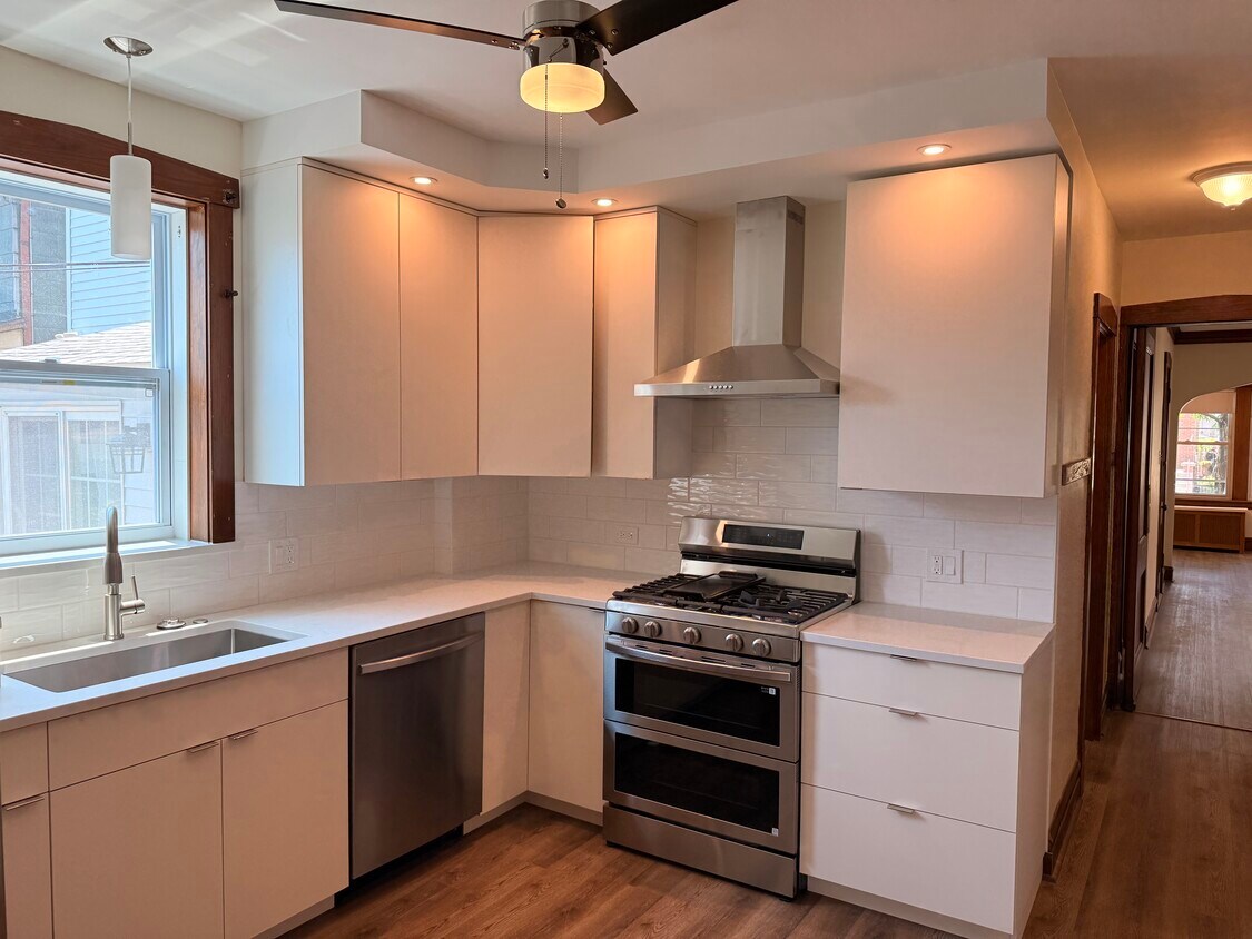 Foto principal - 3423 N Ridgeway Ave