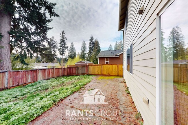 Building Photo - Spacious Pet-Free 4+ Bedroom Home in Lacey!